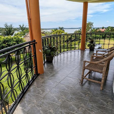 Oslo Gardens Bed & Breakfast Entebbe Esterno foto